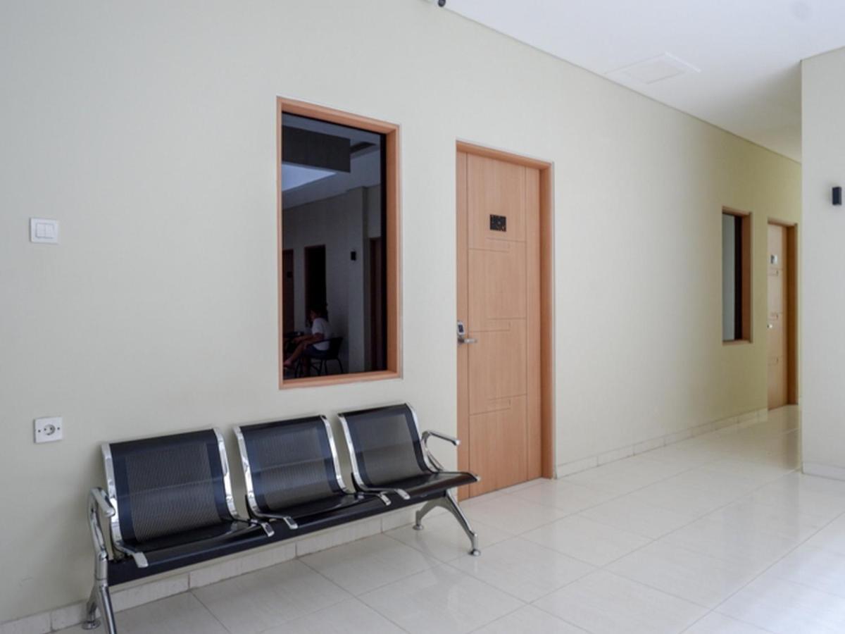Reddoorz Near Exit Tol Banyumanik 2 Srondolwetan Exterior foto